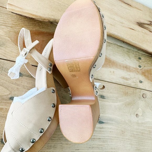 NWOB - Journee Collection‎ Tan Sandals Studs Platform 8.5 - Picture 5 of 10